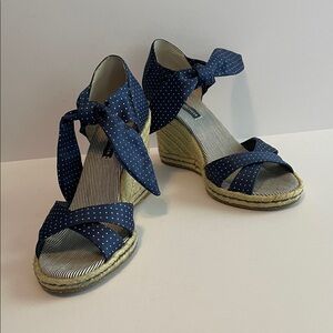 Tommy Hilfiger navy blue polkadot wedge sandals with bow tie closure